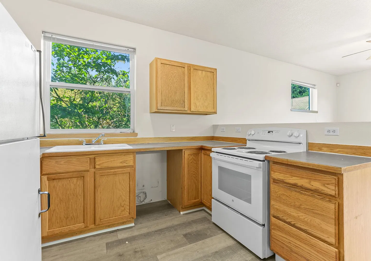 2020 NE Rodney — Photo 1