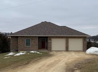 5770 Horseshoe Bnd, Benton, WI 53803
