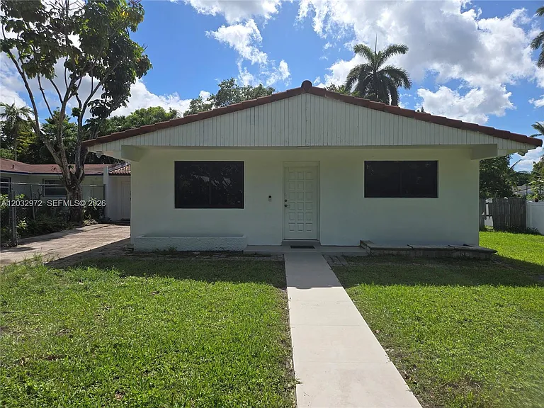 13100 NE 3rd Ct — Photo 2