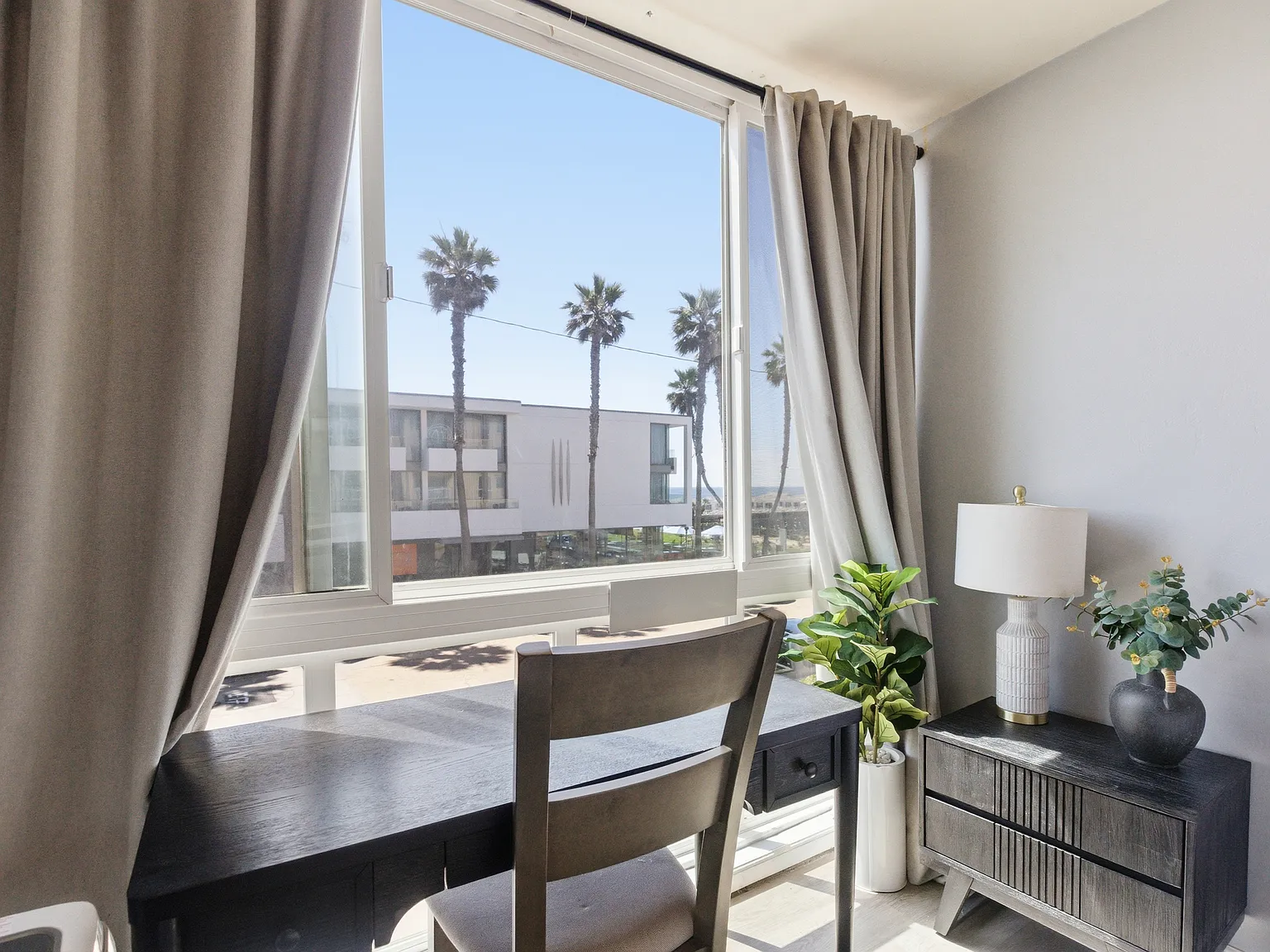 2 bed, 1050 sqft, $5,500 — Photo 3