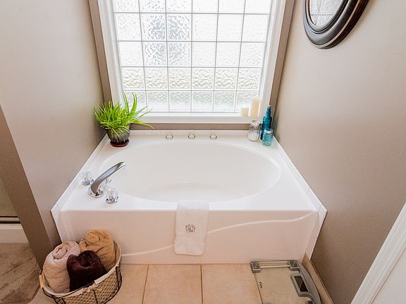 Soaking garden tub