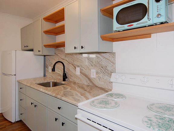 3rd image of 817 Daniels St APT B