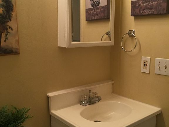 5th image of 406 Berkeley Ave APT A
