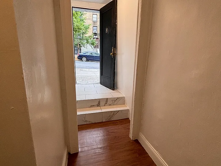 124 Fort George Ave #E — Photo 5