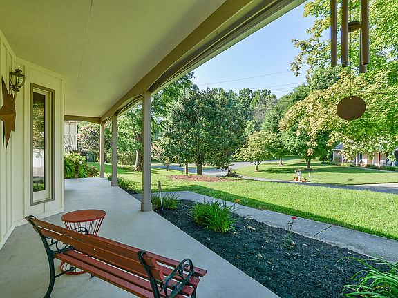 5th image of 2 Staunton Cir