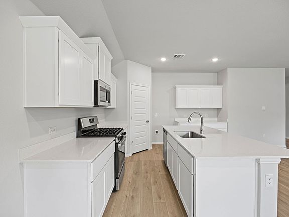2nd image of 556 Stone Hollow Dr
