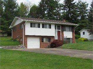 300 Bolla Ln, Spencer, WV 25276