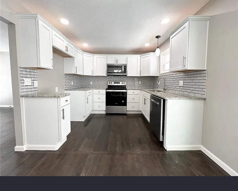 3 bed, 912 sqft, $1,795 — Photo 3