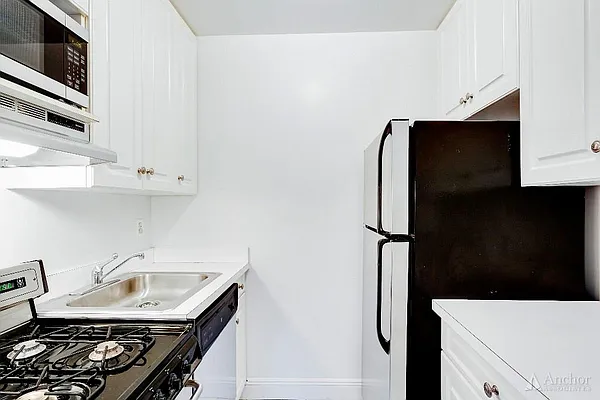Rented by Anchor Associates | media 12