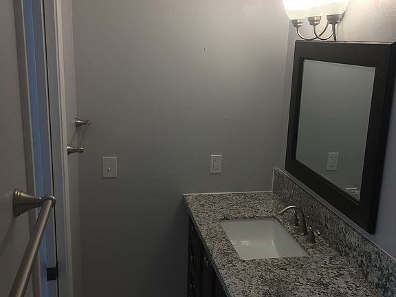 3rd image of 1206 Sunset Dr