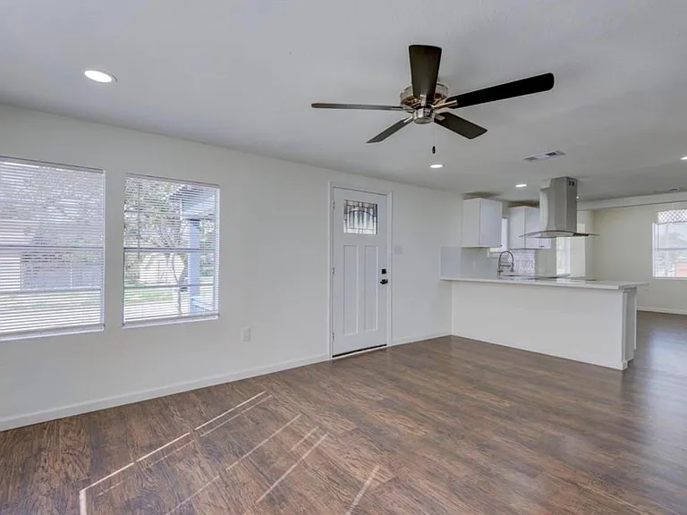 804 Carnegie St — Photo 10
