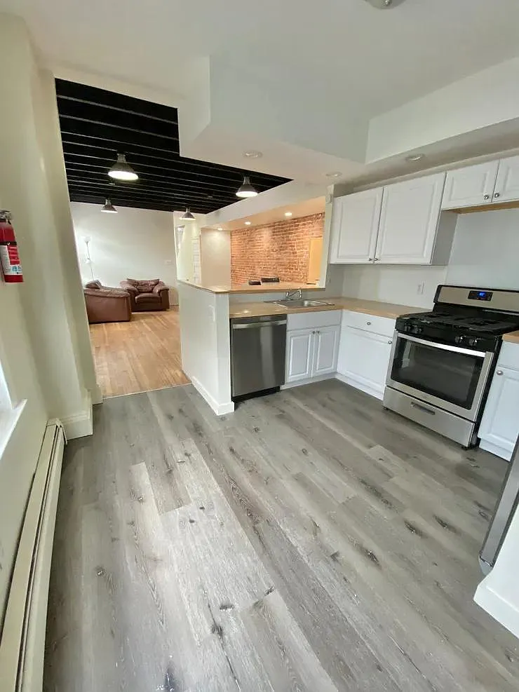 610 E Morton St — Photo 4