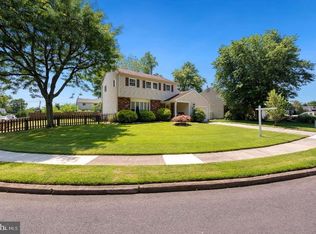 25 Cape Cod Dr, Turnersville, NJ 08012
