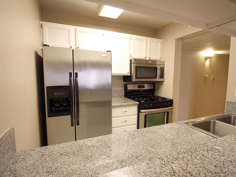 10960 Ashton Ave — Photo 3