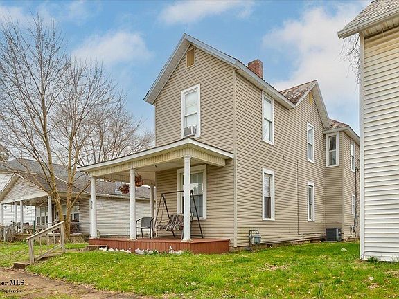 3rd image of 725 N Pierce Ave