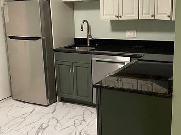 5th image of 881 Main St APT 10