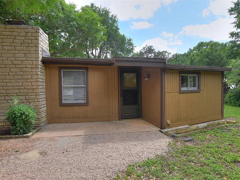 16013 Edwards Dr — Photo 3