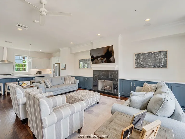 210 Tarrow St — Photo 8