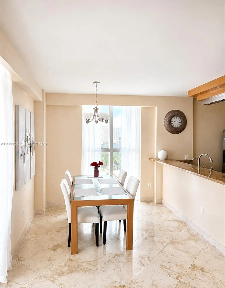King David Of Sunny Isles — Photo 3