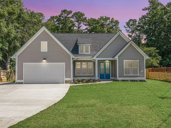 933 Valley St, Hanahan, SC 29410