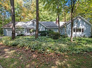 9453 Whispering Pines Dr, Saline, MI 48176