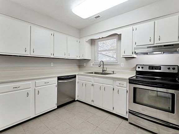 2nd image of 517 Norman Ln