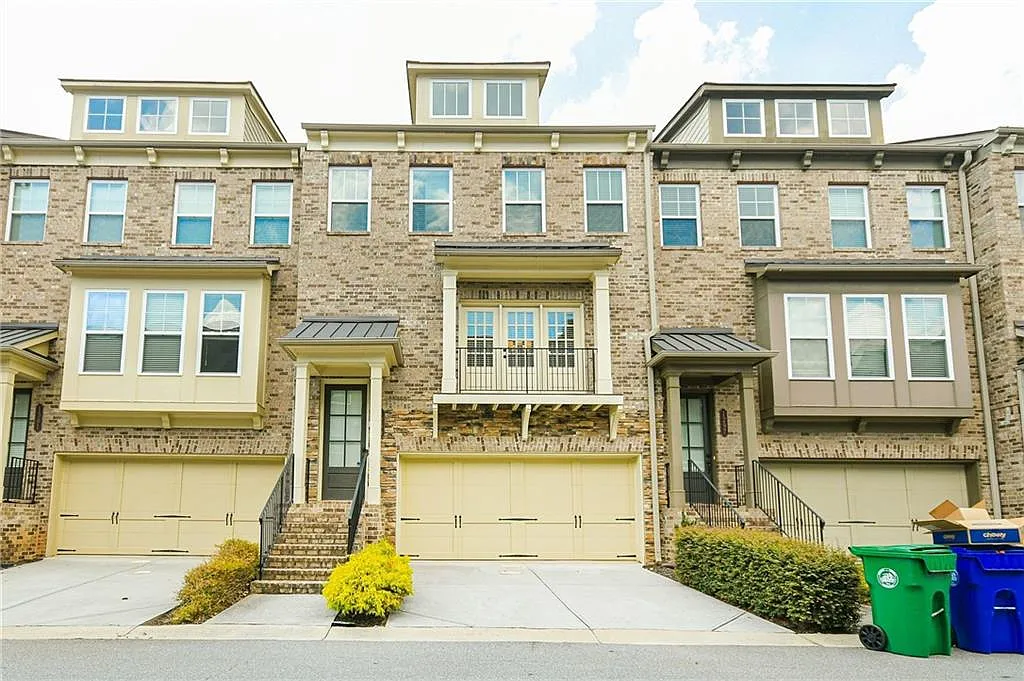 3 bed, 3.5 bath, 2377 sqft, $4,000 — Photo 2