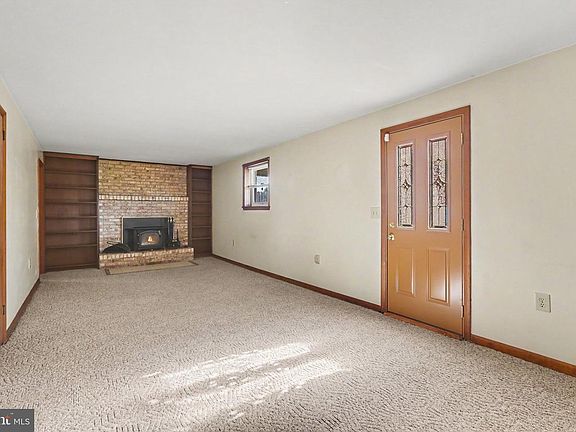 2nd image of 1911 Mary Ln