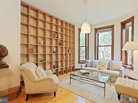 3rd image of 1219 Constitution Ave NE