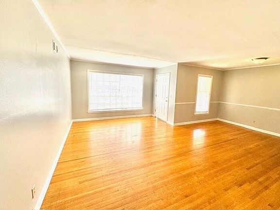2nd image of 3040 Egan Dr
