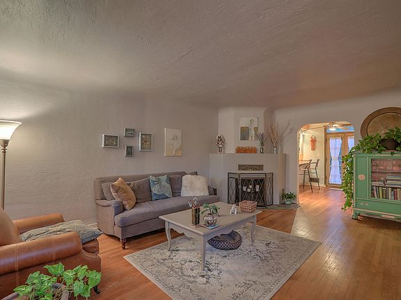4th image of 437 Sierra Dr SE