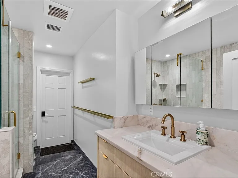 225 Iris Ave — Photo 12