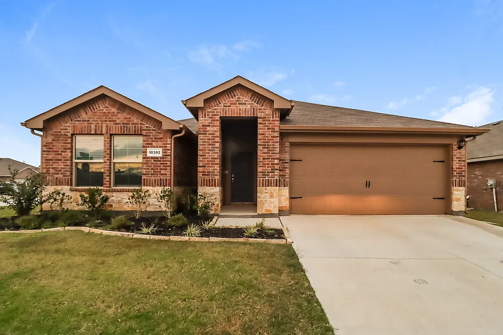 4 bed, 2.0 bath, 1780 sqft, $2,315 — Photo 1