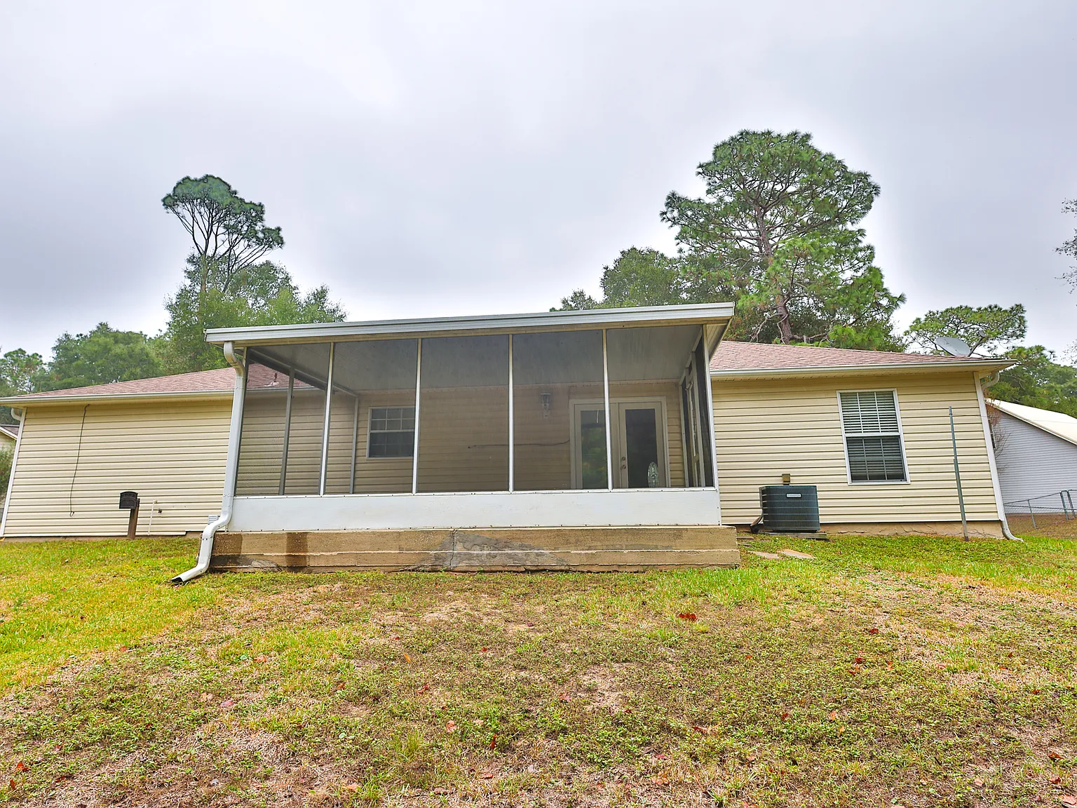 Pinoak Ct W- 213 - 1 — Photo 2