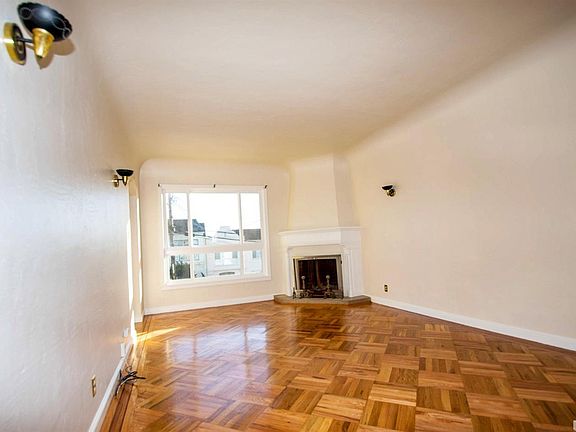 5th image of 3222 Santiago St