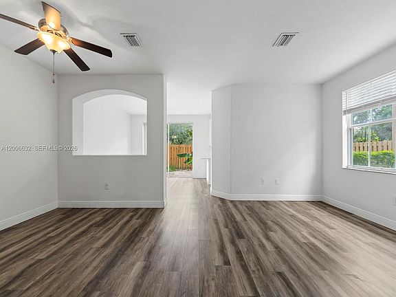 5th image of 1464 SE 26th Ave