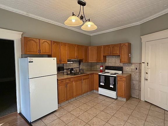 2nd image of 81 Main St APT 2