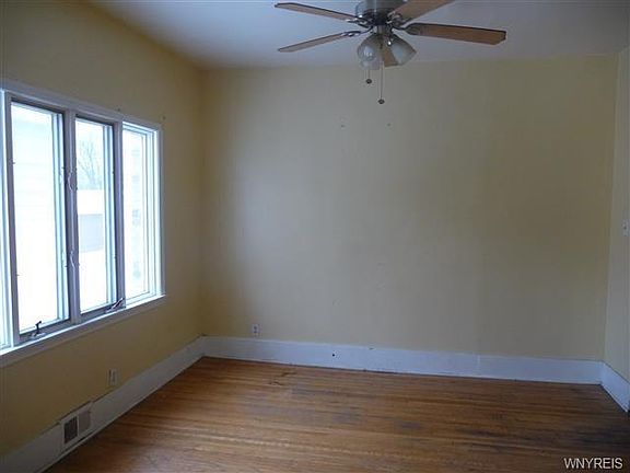 5th image of 62 Magnolia St