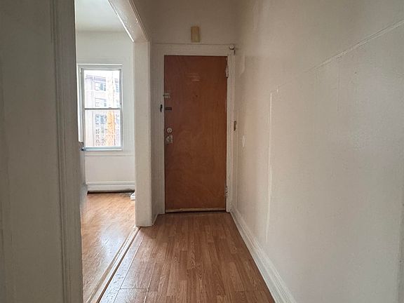 4th image of 318 Randolph Ave #1