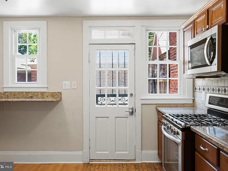214 E University Pkwy — Photo 22