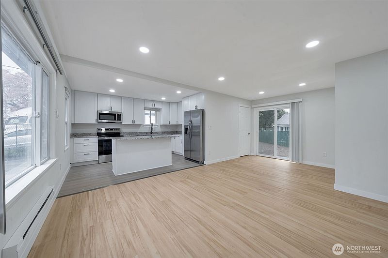 4th image of 904 B Street SE