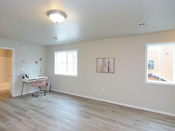 3rd image of 705 10th Ave N Unit 5