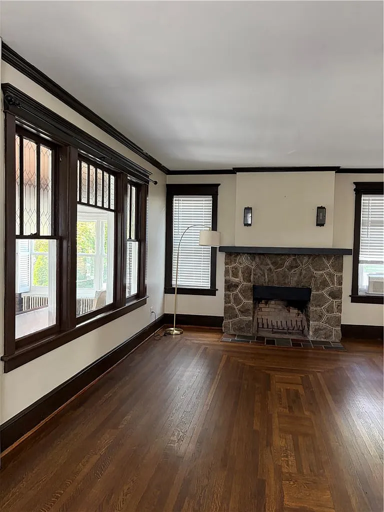 3 bed, 2.0 bath, 2184 sqft, $2,650 — Photo 4