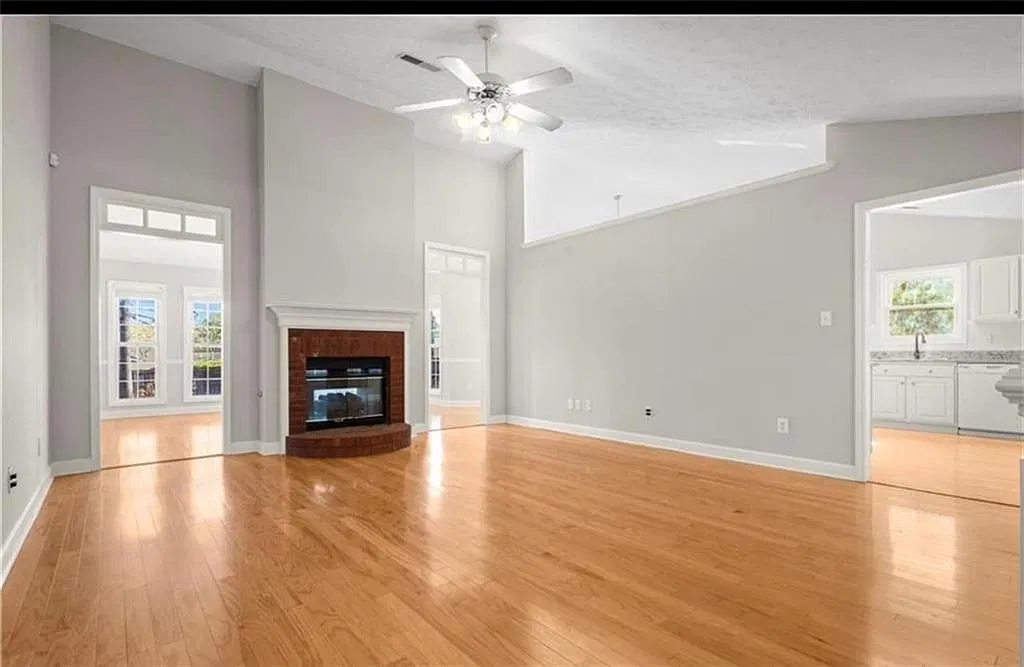 3 bed, 2.0 bath, 2417 sqft, $2,650 — Photo 4