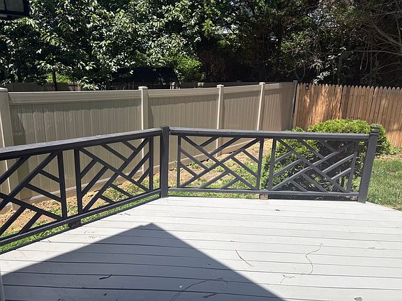 5th image of 7 Crestwood Pl