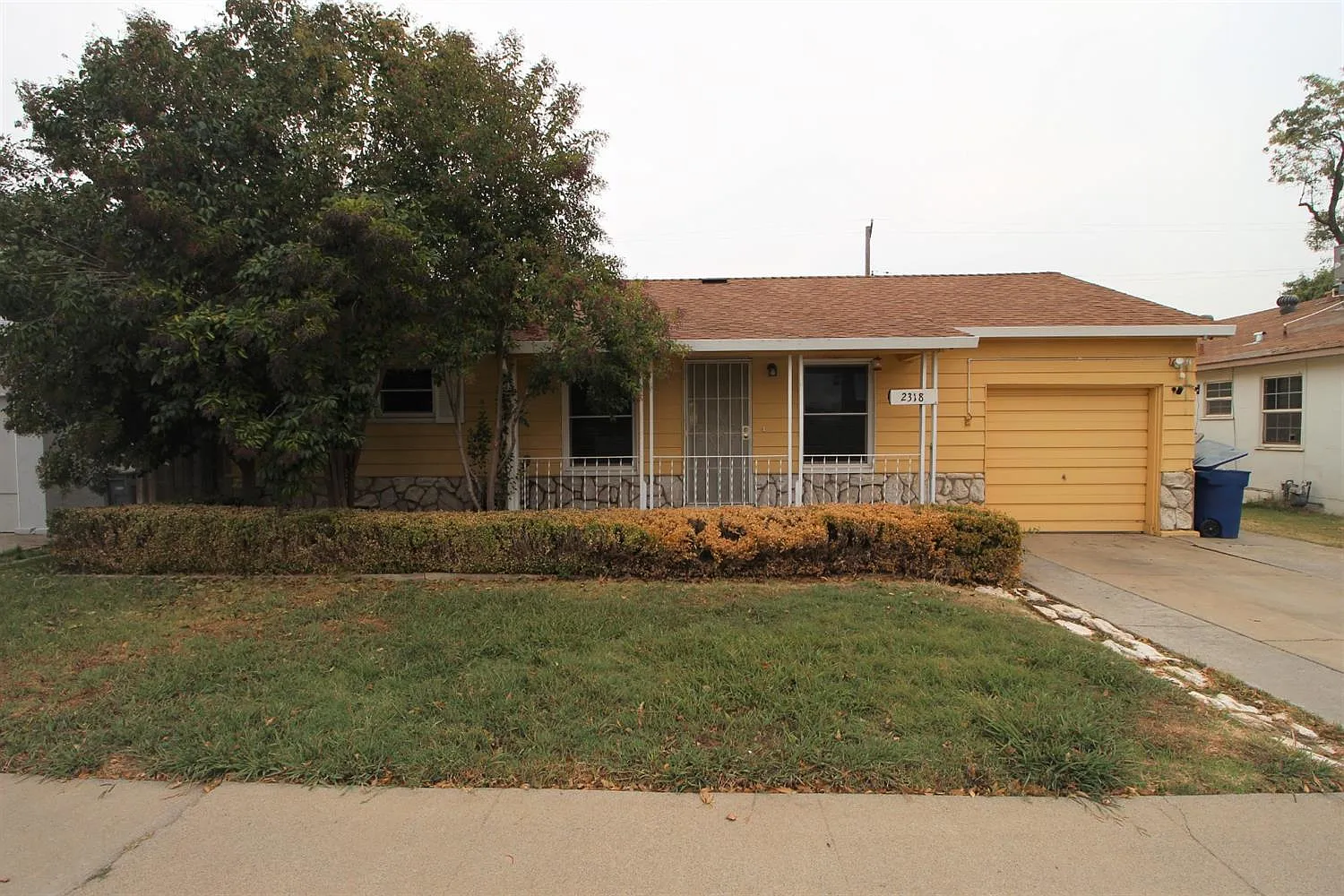 2318 Wood St photo 1