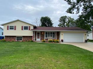 1434 Lindale Ln, Green Bay, WI 54313