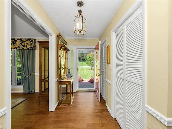 4th image of 350 Laurelwood Dr