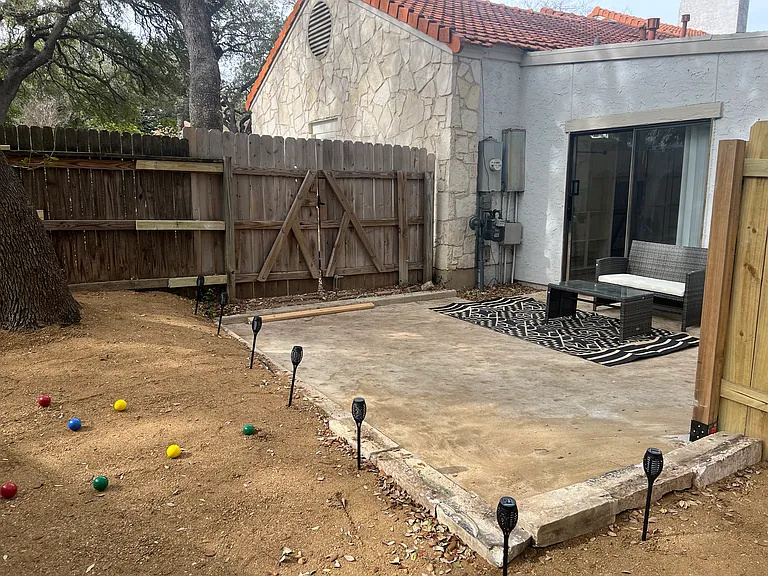 3915 Hunters Crest St — Photo 31