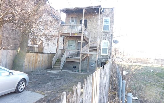 3rd image of 4252 W Congress Pkwy